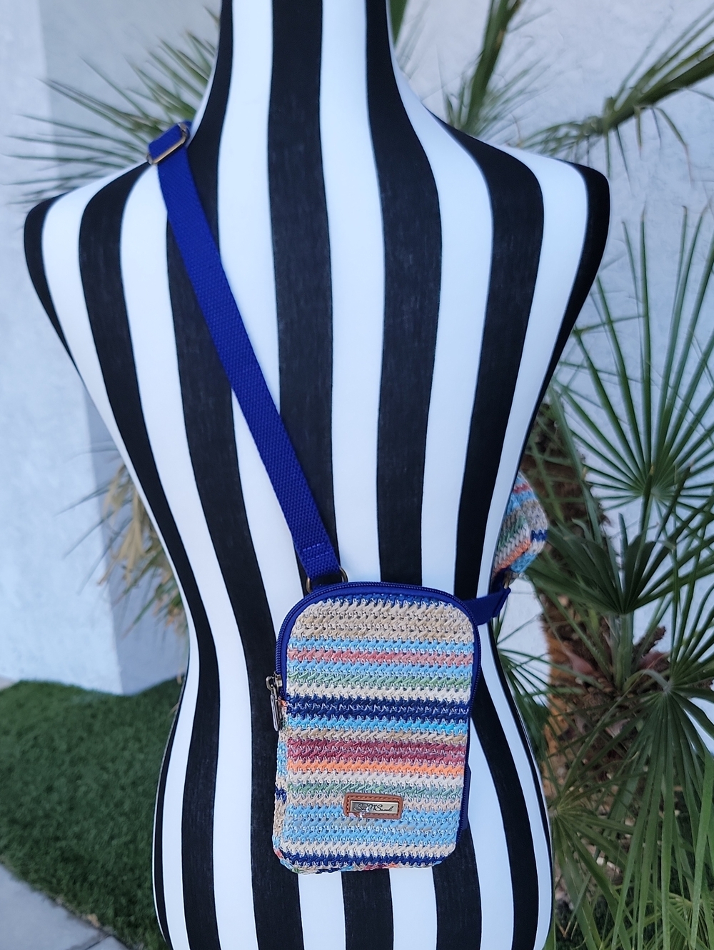 Sun N Sand Alessia | Poly Straw Small Crossbody Bag - Picture 9 of 10